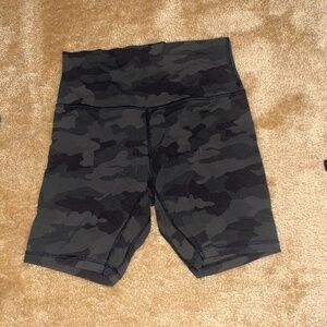 Lululemon Grey Tonal Camo Print Biker Shorts size 6